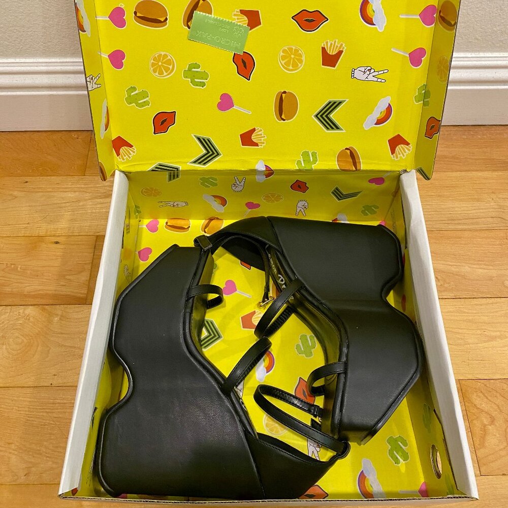 LEMON DROP BY PRIVILEGED BLACK PLATFORM SANDALS SIZE 5/35